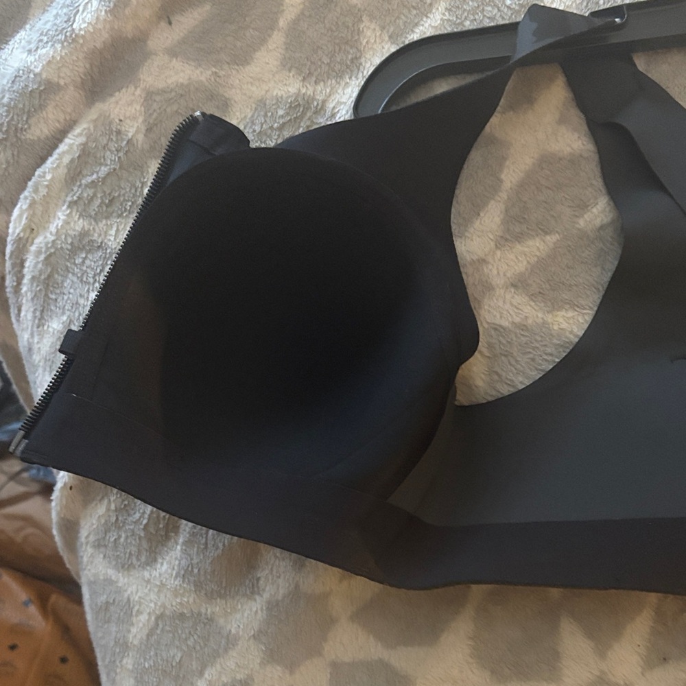Lululemon Black Camouflage Sports Bra- 34C - Picture 7 of 12